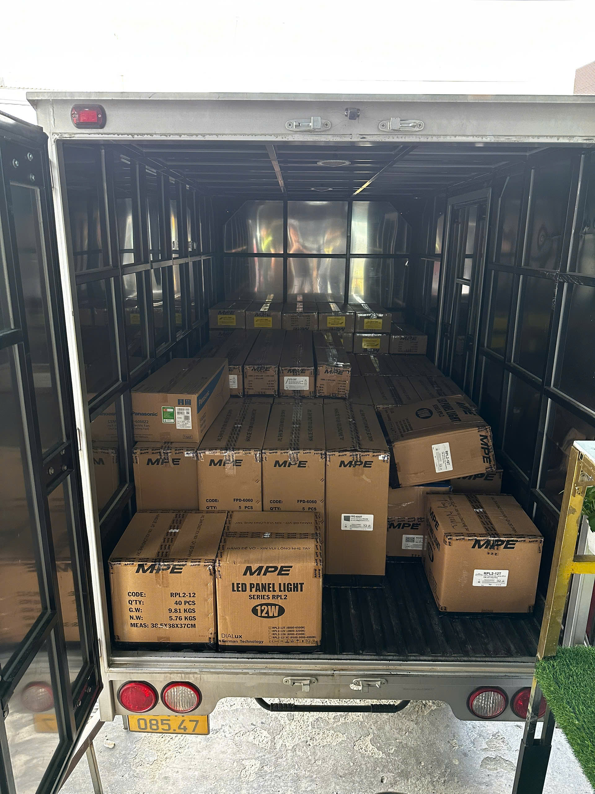 Thiết Bị Điện Chất Lượng Cao: Nền Tảng Cho Sự An Toàn và Ổn Định