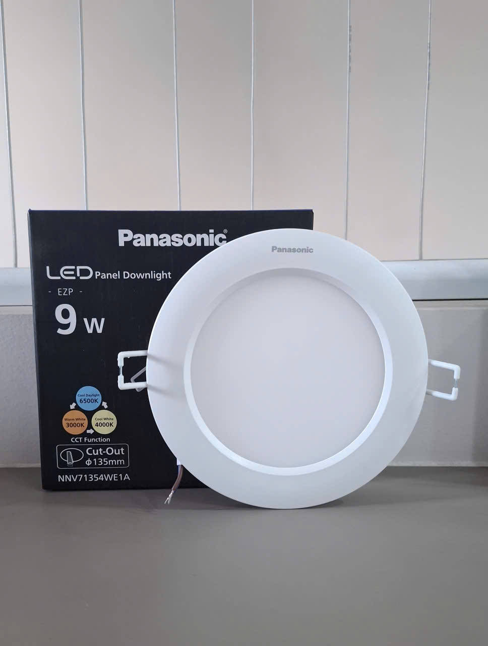 Đèn led âm trần Panasonic 9W đổi màu có bền không?