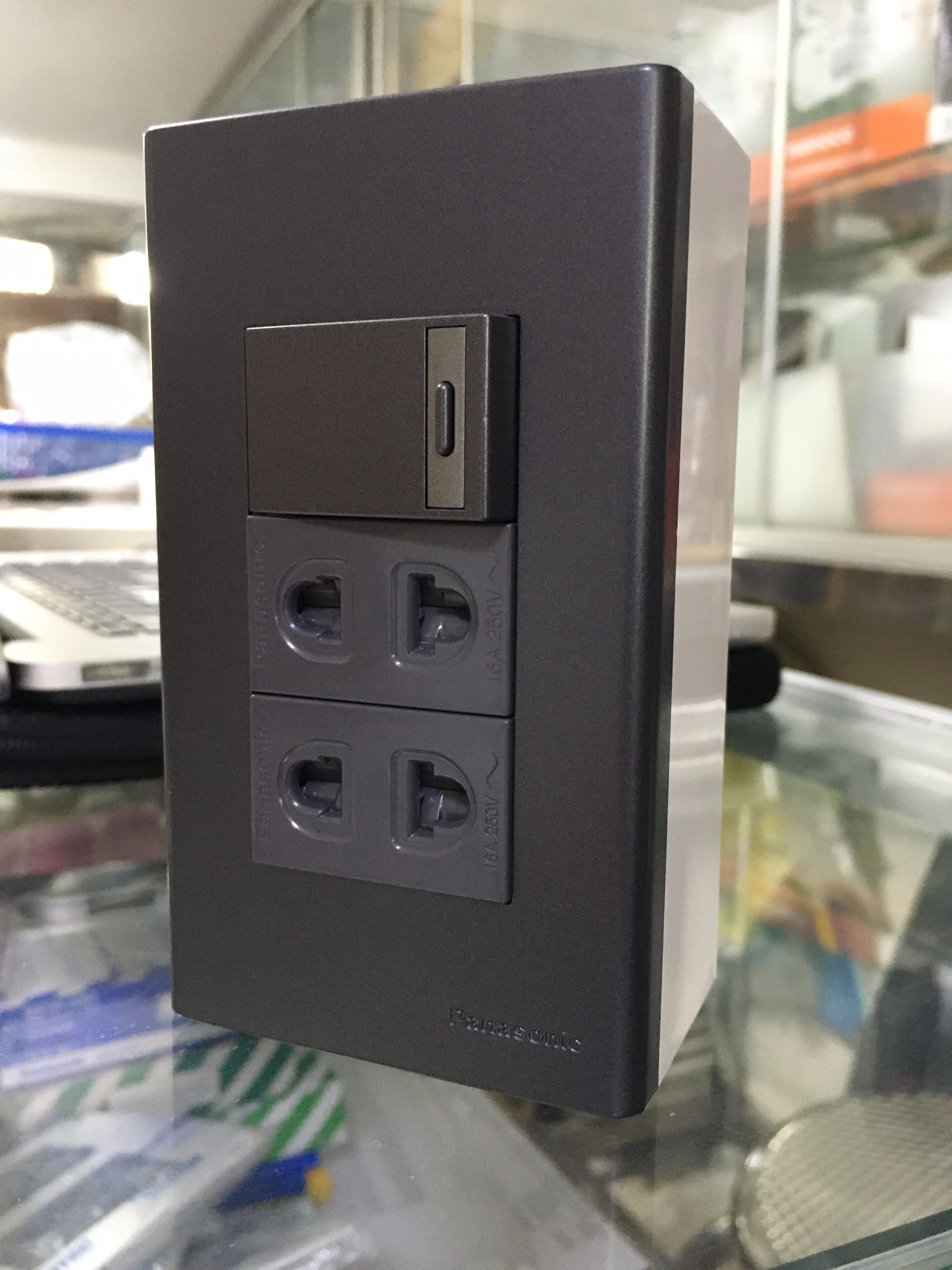 Mua Ổ Cắm Công Tắc Ở Đâu Tốt